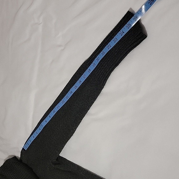 Women's Sweater - Picture 7 of 8